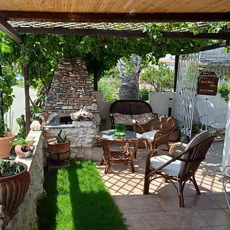 Prázdninový dům Alonaki Seafront Néa Ankhíalos